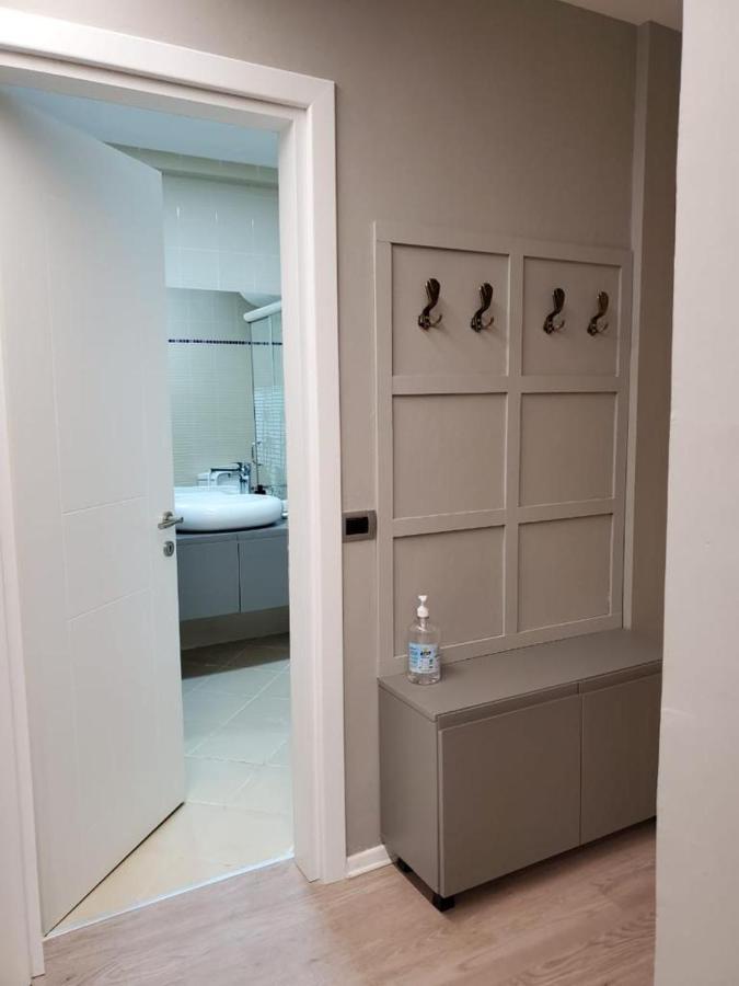 Helga'S Deluxe 3 Apartment تيرانا المظهر الخارجي الصورة