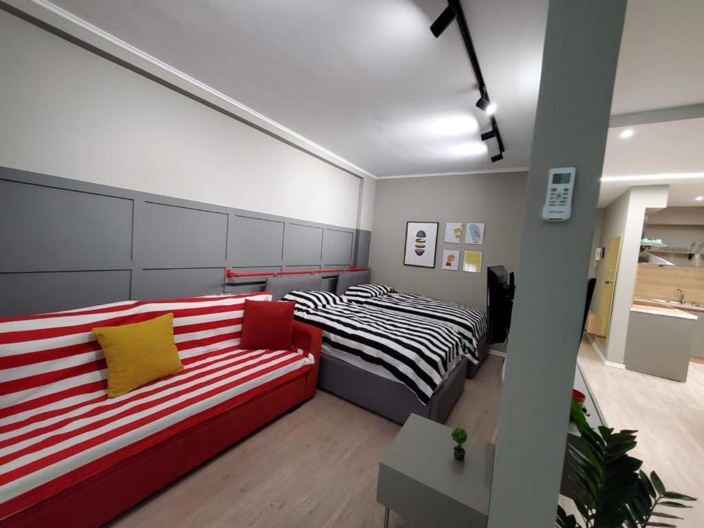 Helga'S Deluxe 3 Apartment تيرانا المظهر الخارجي الصورة